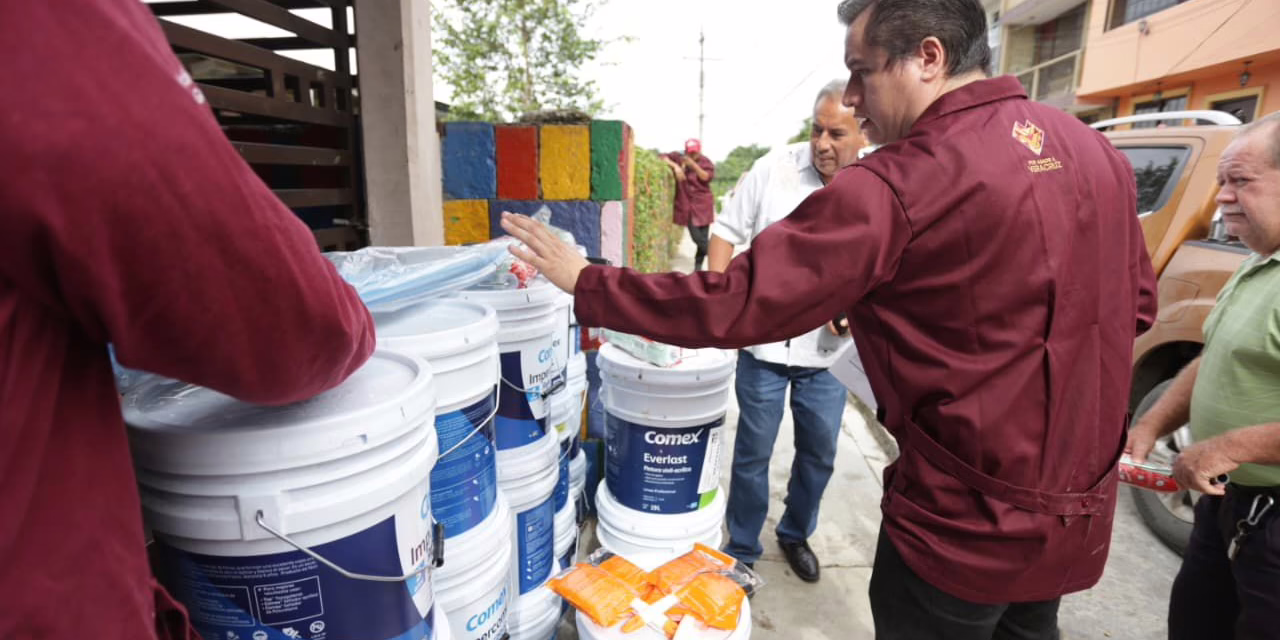 Veracruz dignifica 44 escuelas con pintura y mobiliario para el ciclo escolar 2025-2026