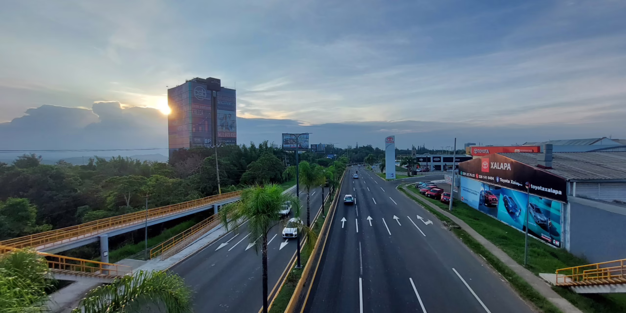 Ambiente relativamente caluroso a caluroso al mediodía y primeras horas de la tarde, existiendo probabilidad de lluvias y tormentas aisladas