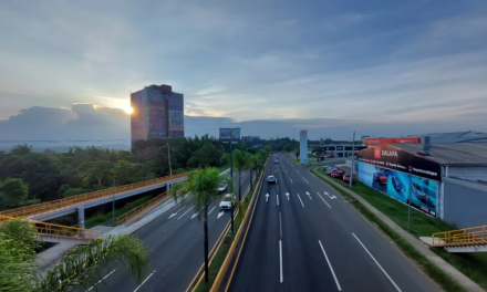 Ambiente relativamente caluroso a caluroso al mediodía y primeras horas de la tarde, existiendo probabilidad de lluvias y tormentas aisladas