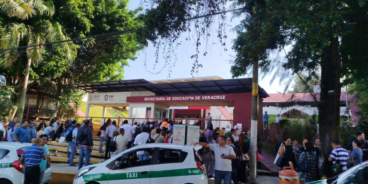 Presencia de Manifestantes en la SEV