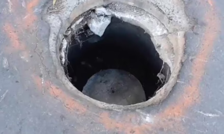 Precaución por registró sin tapadera en la Colonia Rafael Lucio en Xalapa