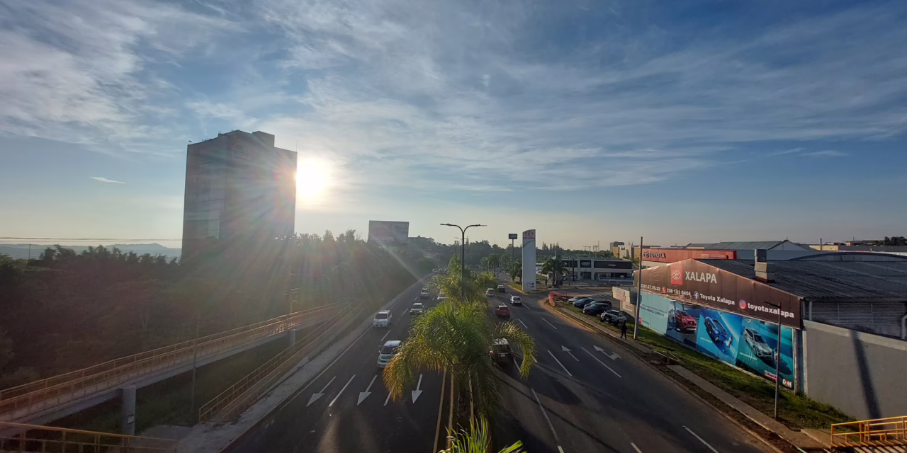 El ambiente se mantendrá relativamente caluroso, probabilidad de lluvia en la zona montañosa