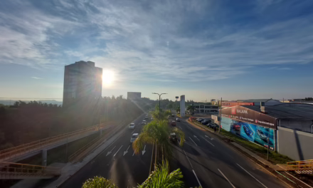 El ambiente se mantendrá relativamente caluroso, probabilidad de lluvia en la zona montañosa