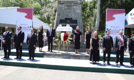 Guardia de honor del titular del INVIVIENDA, José Manuel Pozos Guardia. 