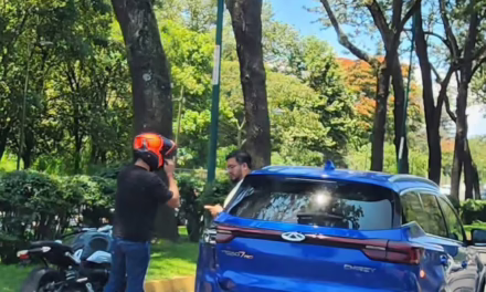 Chocan por alcance dos camionetas a la altura de Home Depot