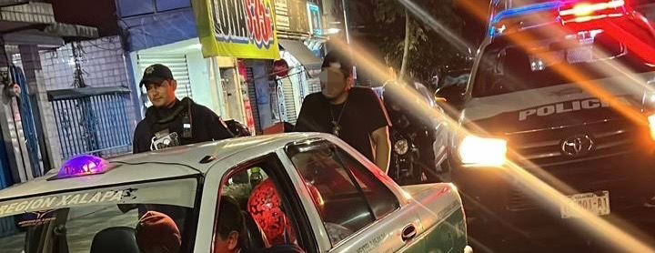 Querían asaltar a taxista durante la madrugada, pero fueron detenidos
