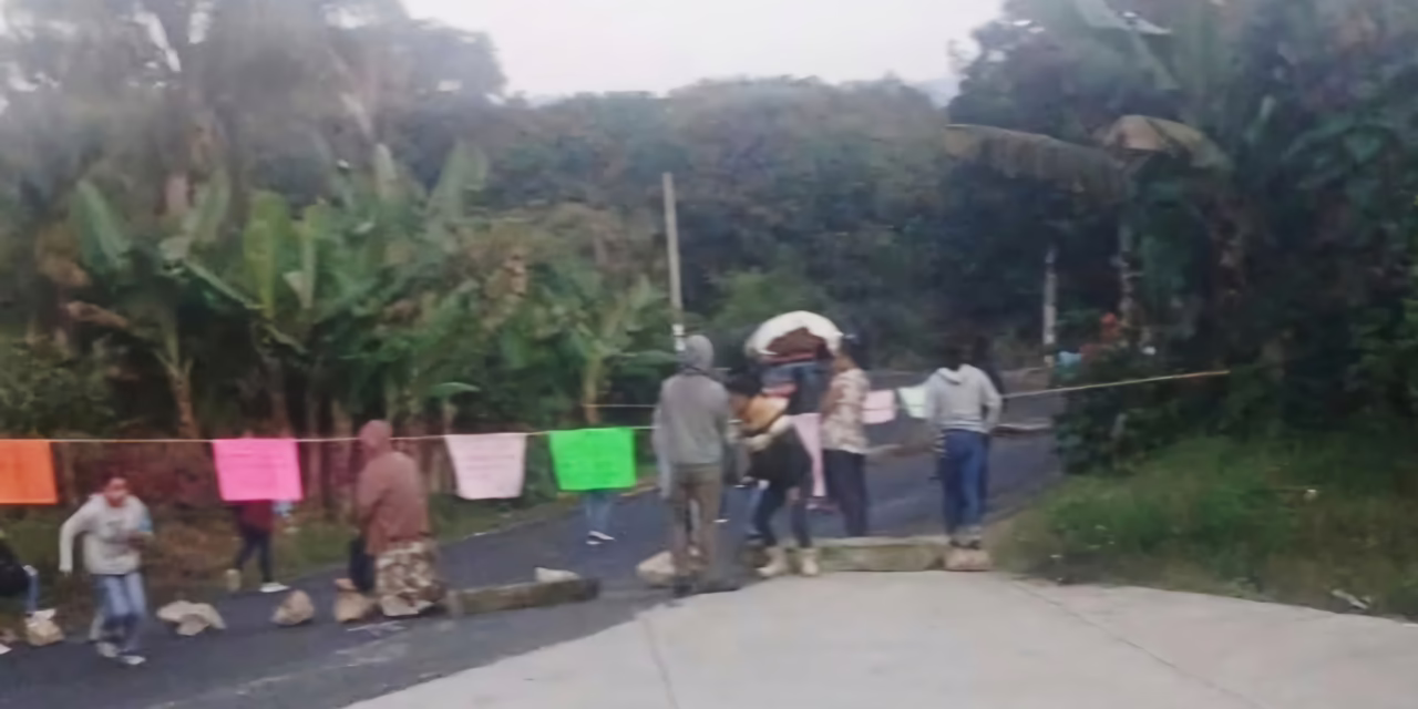 Bloquean la carretera Xalapa – Totutla
