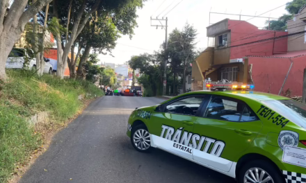 Por falta de agua cierran la calle Ángel Núñez Beltrán