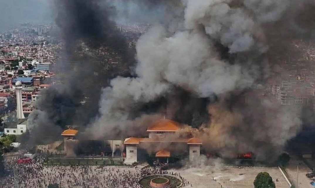 Incendio en Parlamento de Nepal: SRE emite recomendaciones