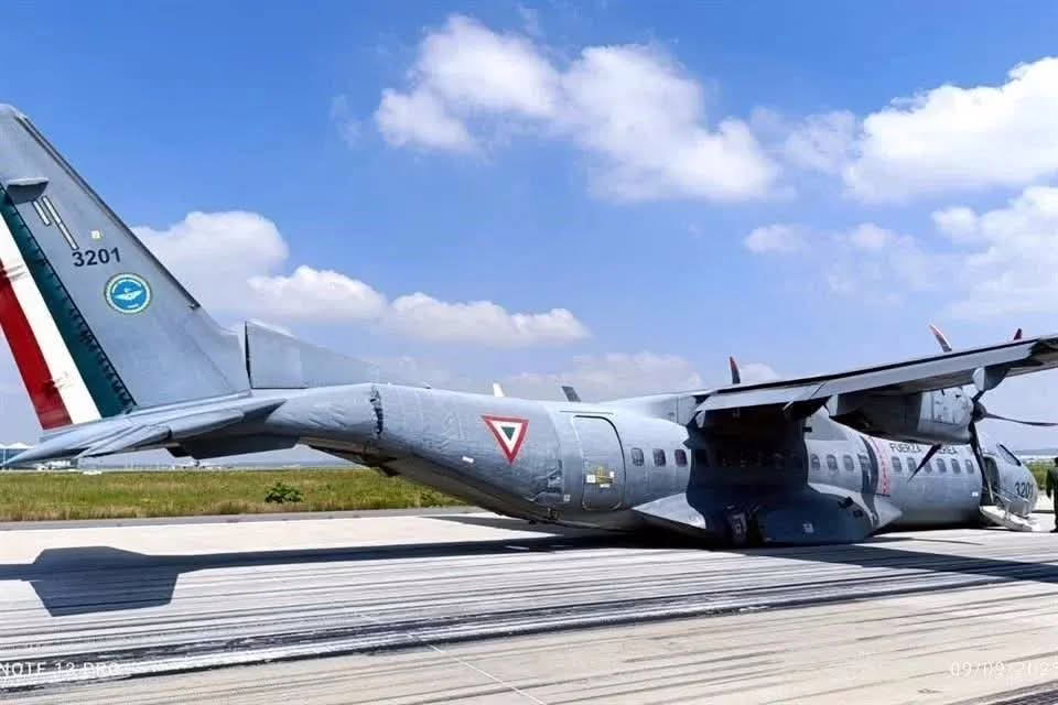 Avión de la Fuerza Aérea Mexicana realiza aterrizaje de emergencia en la Base Aérea Militar No. 1