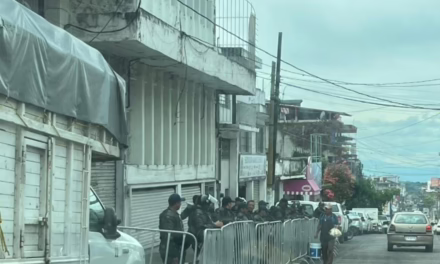 Elementos de la SSP de Veracruz, resguardan bodega del OPLE por recuento de votos de elección municipal de Poza Rica