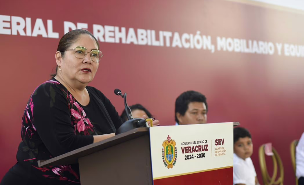 Material de rehabilitación, mobiliario y equipo escolar para 10 primarias más