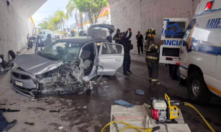 Accidente en Circuito Presidentes deja un conductor prensado