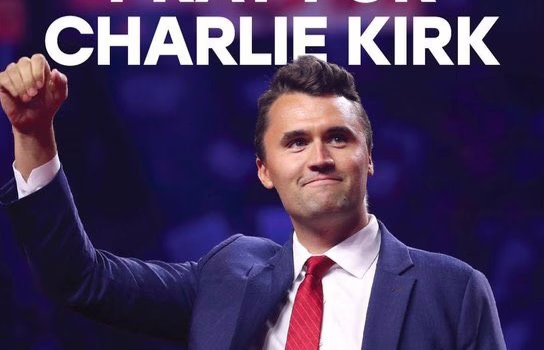 Disparan contra activista Charlie Kirk, cercano a Trump, durante conferencia