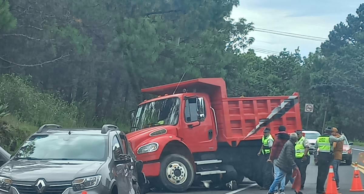 Accidente de tránsito en la Xalapa – Perote, a la altura de Toxtlacuaya