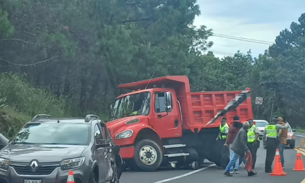 Accidente de tránsito en la Xalapa – Perote, a la altura de Toxtlacuaya