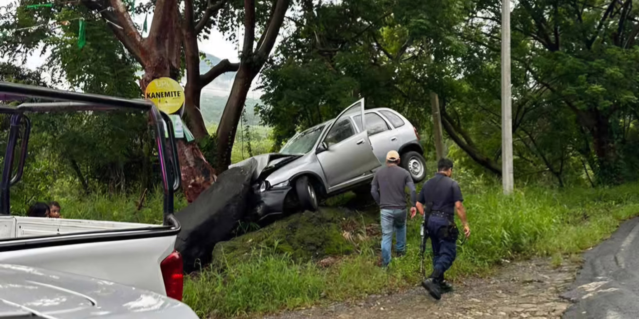 Se accidenta vehículo en la carretera Martínez de la Torre – Misantla.