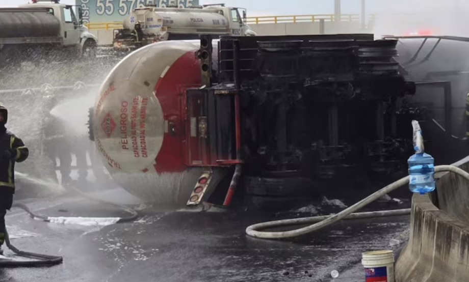 Sube a ocho, las personas fallecidas tras explosión de pipa