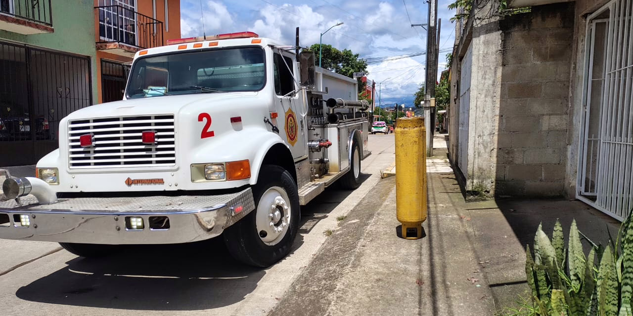 Fuga de gas moviliza a bomberos en la colonia Maver de Xalapa