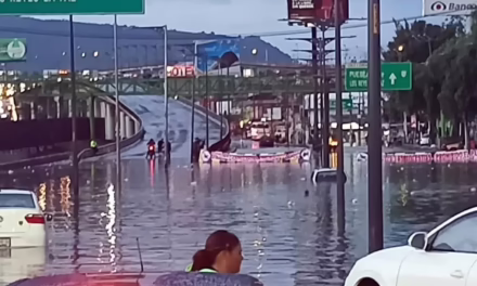 Inundación por lluvias de domingo en la Calzada Zaragoza