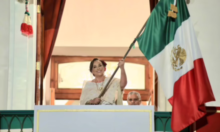 Rocío Nahle hace historia al dar el Grito de Independencia como primera gobernadora de Veracruz