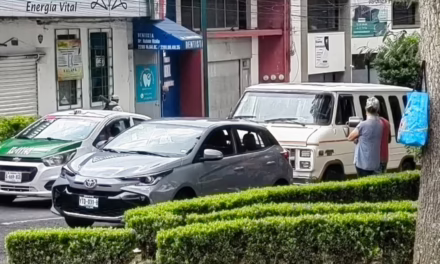 Accidente de tránsito en la avenida Xalapa,  esquina Américas