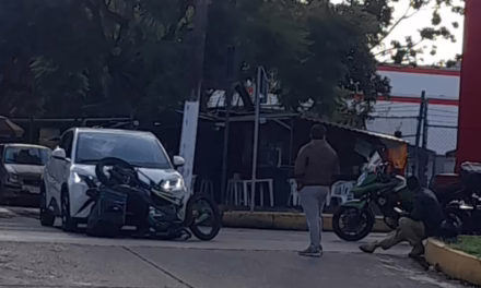 Motociclista lesionado en accidente de tránsito en Ruiz Cortines