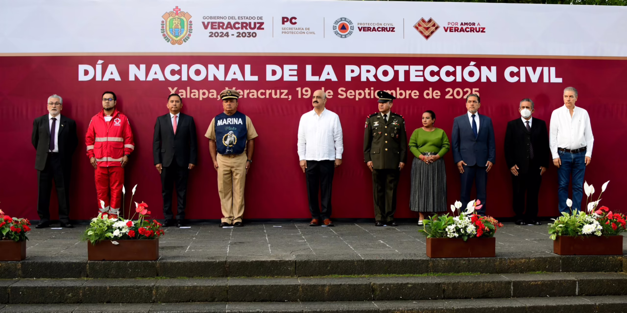 Asiste Alberto Islas a conmemoración del Día Nacional de la Protección Civil