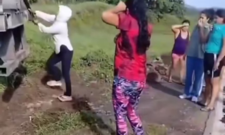 El tráiler solamente se poncho! Lo abren para robar mercancía en Chiapas