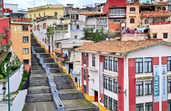 Probabilidad de lluvias y tormentas eléctricas, concentrándose principalmente en las regiones del centro al sur del estado