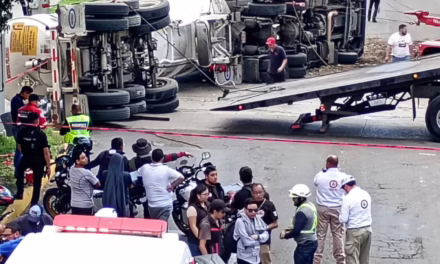 Video:Choque entre un tren y una pipa provoca cierre sobre la Vía Morelos en Ecatepec