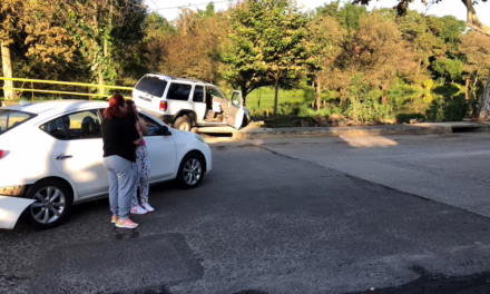 Conductor en estado inconveniente provoca accidente en Xalapa