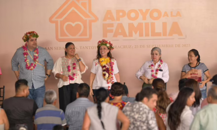 Gobernadora Rocío Nahle entrega 593 apoyos a familias del norte de Veracruz