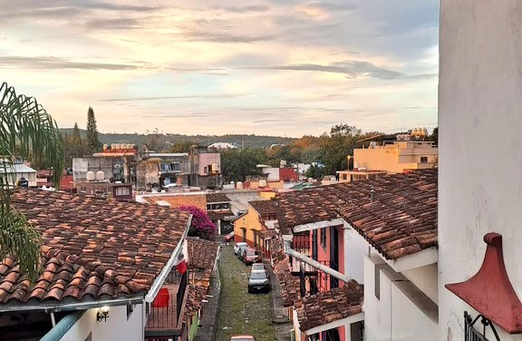 Persistirá la probabilidad de lluvias y tormentas aisladas, con los acumulados más significativos en regiones montañosas de la entidad