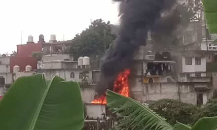 Bomberos atienden Incendio de casa en colonia Rotaría en Xalapa 