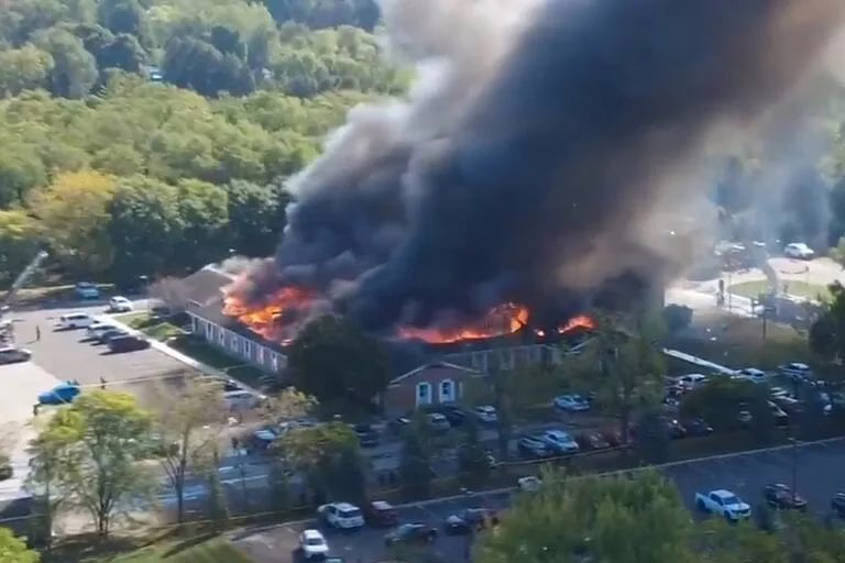 Tiroteo y fuego en la iglesia de los mormones en Michigan