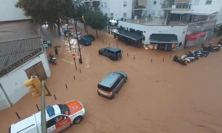 Video:Inundaciones en Ibiza bomberos trabajan para rescatar personas atrapadas