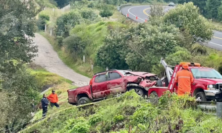 Muere mujer en accidente mientras llevaba a sus hijos a la escuela en la autopista a Teziutlán 