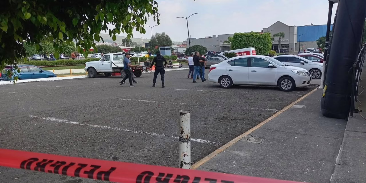 Intento de asalto desató una balacera esta tarde afuera del banco Banamex en Jalisco