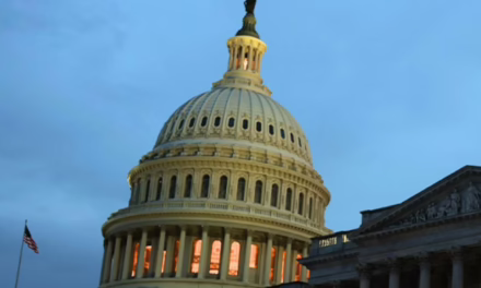 Los despidos por el cierre de Gobierno podrían ser «miles», dice la Casa Blanca