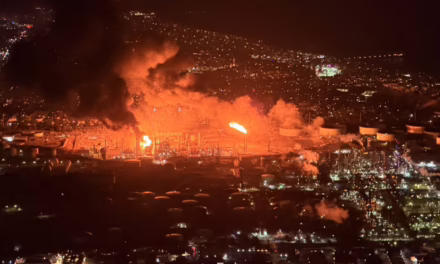 Video:Explosión desata un incendio en refinería de Chevron en California
