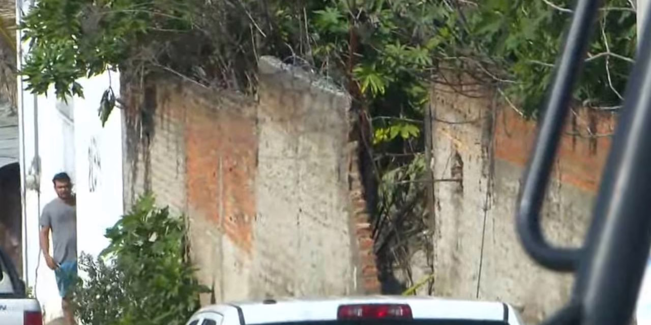 Hallan 14 bolsas con restos humanos en fosa clandestina de Zapopan, Jalisco