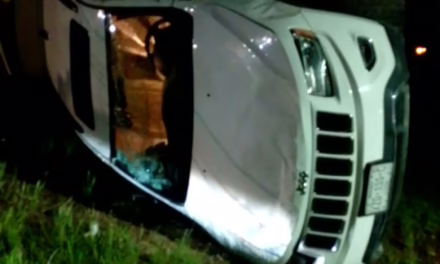 Volcadura de camioneta a la altura del Registro Civil,. Xalapa