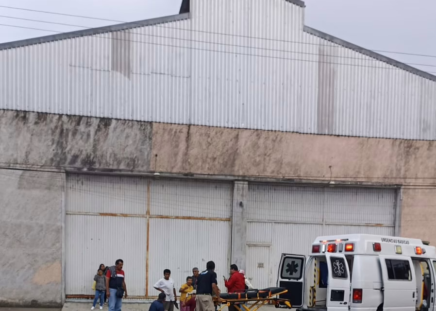Cuerpos de emergencias atienden a Ciclista que sufrió una caída en Xalapa