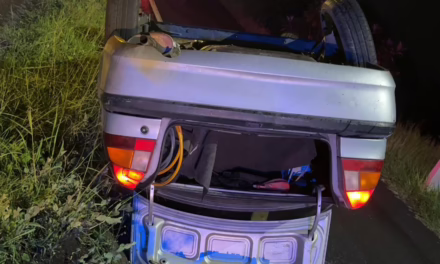 Vuelca vehículo en la carretera Xalapa -Veracruz , a la altura de El Lencero