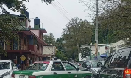 Accidente de tránsito a la altura del Hospital de Salud Mental, Xalapa