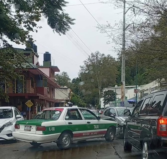 Accidente de tránsito a la altura del Hospital de Salud Mental, Xalapa