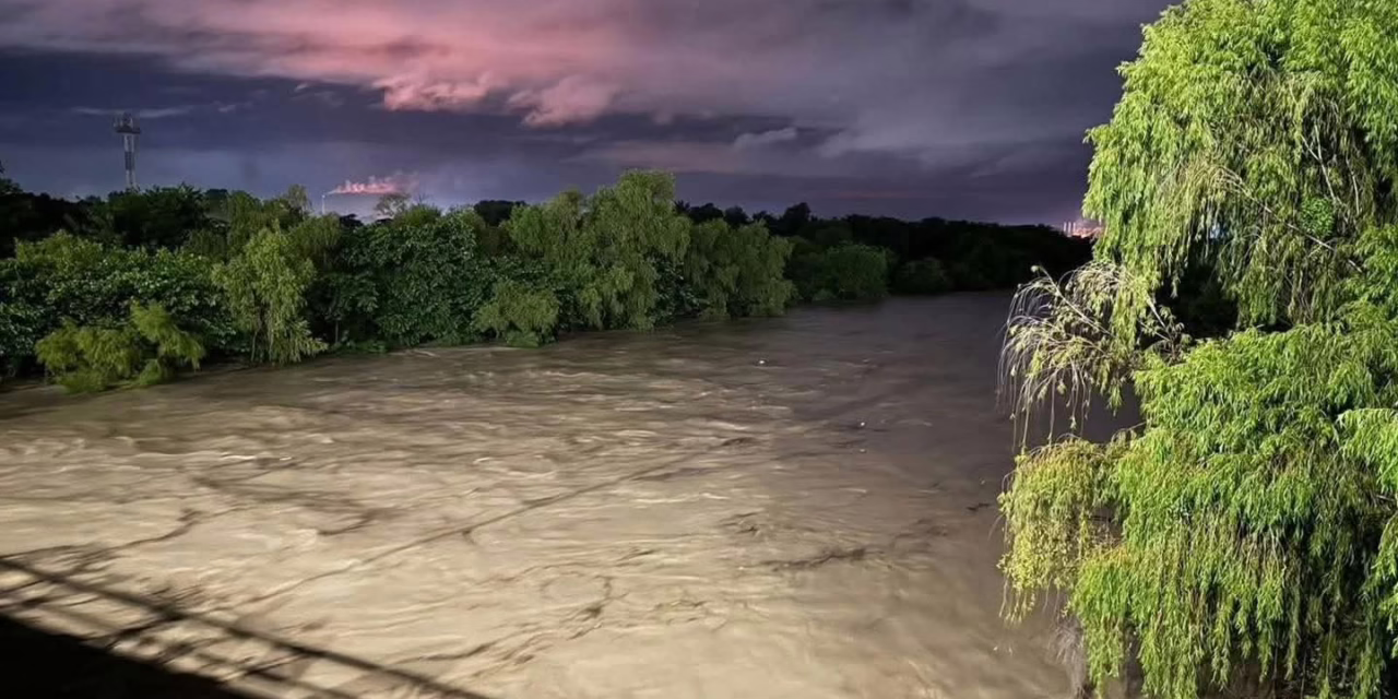 Video: Rio Cazones en Poza Rica, esta por alcanzar su nivel critico, subió cuatro metros de altura