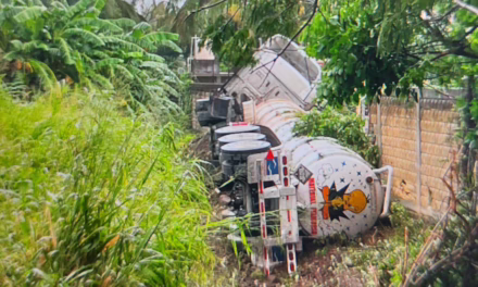 Volcadura de pipa en la carretera Cardel -Poza Rica