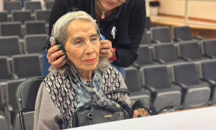 Personas con discapacidad auditiva reciben apoyo gratuito a través del DIF Estatal